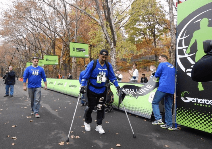 Пользователи  экзоскелета ReWalk приняли  участие в благотворительном марафоне