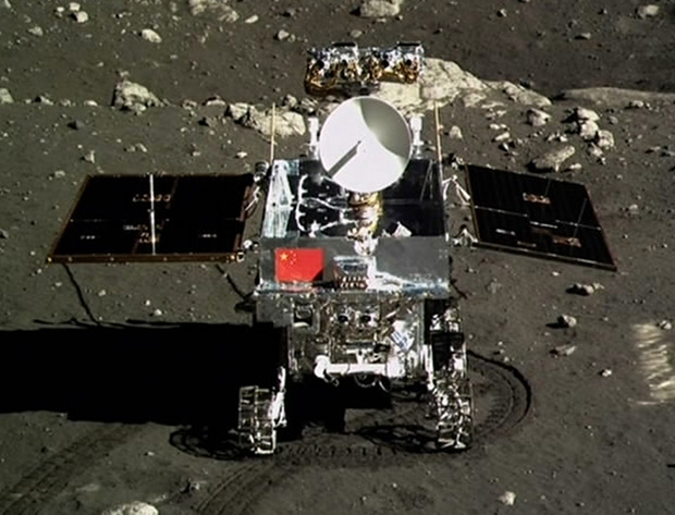 Впервые за 40 лет робот бродит по Луне!