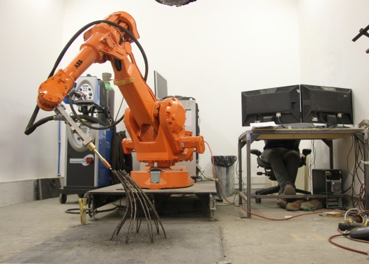 3D робот создает отдельно стоящие металлические конструкций!
