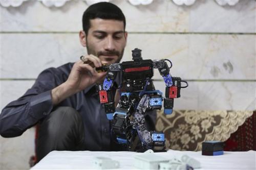 Иранский учитель построил робота для изучения «Корана»