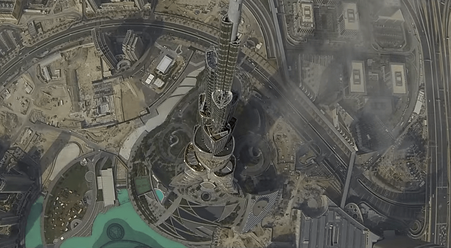 Дрон запущен над самым высоким зданием в мире