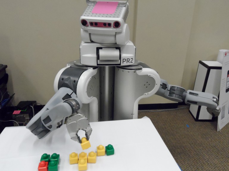 Краудсорсинг поможет роботам быстрее изучать новые задачи!