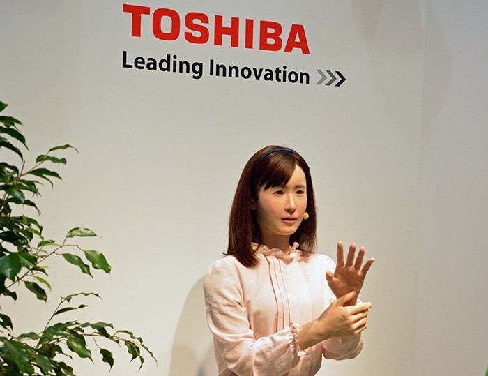 Новый андроид от Японцев – «Женщина-робот» – воспроизводит жесты!