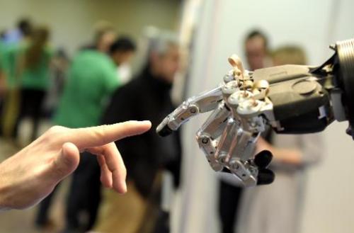 Танцующие и говорящие роботы на конгрессе в Мадриде