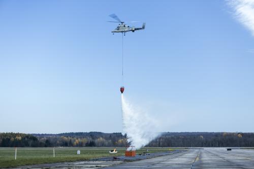 Беспилотники K-Max и INDAGO демонстрируют свои возможности при пожаротушении