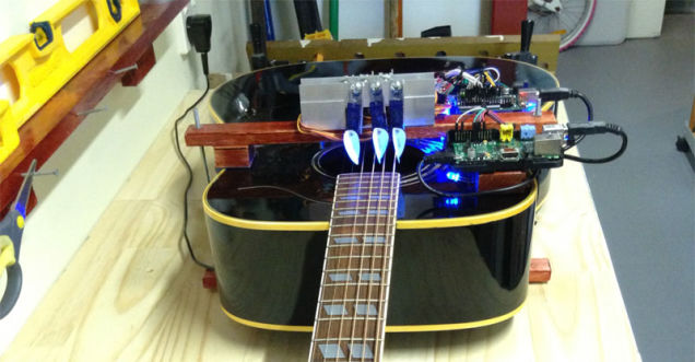 Самостоятельная игра робота на гитаре!
