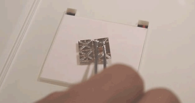 Этот миниатюрный робот оригами уничтожит сам себя, когда выполнит свою работу.