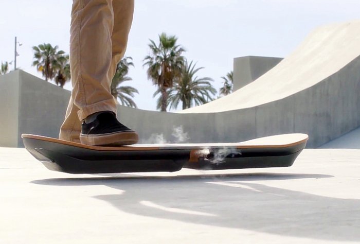 Lexus Hoverboard - скейт парящий в воздухе